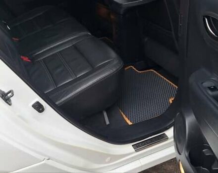 Белый Рено Колеос, объемом двигателя 2 л и пробегом 182 тыс. км за 13300 $, фото 78 на Automoto.ua