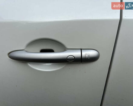 Белый Рено Колеос, объемом двигателя 2 л и пробегом 268 тыс. км за 6606 $, фото 13 на Automoto.ua