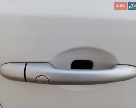 Білий Рено Колеос, об'ємом двигуна 2 л та пробігом 187 тис. км за 11899 $, фото 8 на Automoto.ua