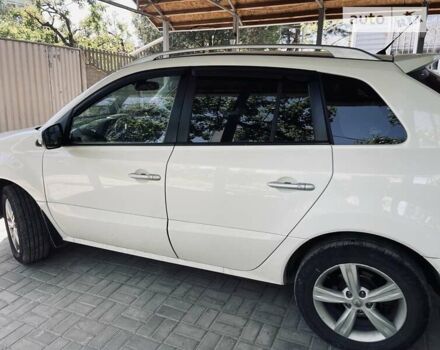 Белый Рено Колеос, объемом двигателя 2.49 л и пробегом 198 тыс. км за 9900 $, фото 4 на Automoto.ua