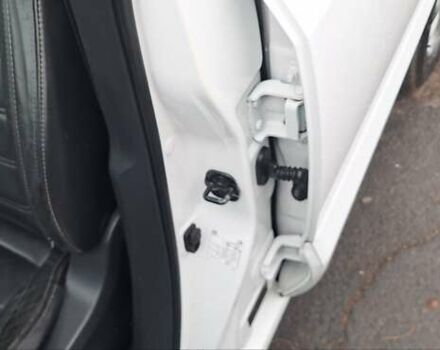 Белый Рено Колеос, объемом двигателя 2 л и пробегом 182 тыс. км за 13300 $, фото 56 на Automoto.ua