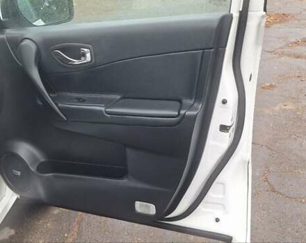 Белый Рено Колеос, объемом двигателя 2 л и пробегом 182 тыс. км за 13300 $, фото 83 на Automoto.ua