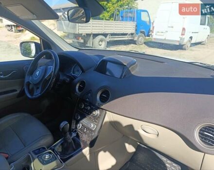 Белый Рено Колеос, объемом двигателя 2 л и пробегом 240 тыс. км за 10200 $, фото 3 на Automoto.ua