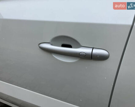 Білий Рено Колеос, об'ємом двигуна 2 л та пробігом 256 тис. км за 10900 $, фото 6 на Automoto.ua