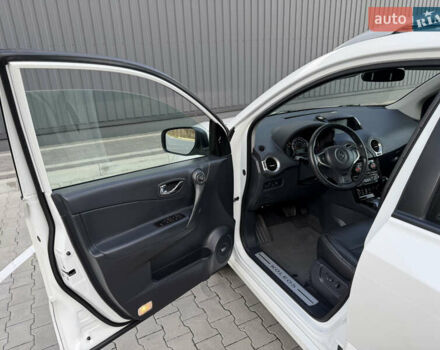Рено Колеос 2015 в Дубно на Automoto.ua Белый Рено Колеос, объемом двигателя 2 л и пробегом 219 тыс. км за 13699 $, фото 22 на Automoto.ua