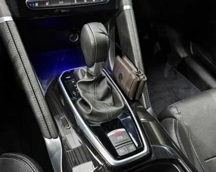 Белый Рено Колеос, объемом двигателя 2 л и пробегом 110 тыс. км за 13800 $, фото 7 на Automoto.ua