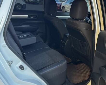 Белый Рено Колеос, объемом двигателя 2.49 л и пробегом 75 тыс. км за 21999 $, фото 69 на Automoto.ua