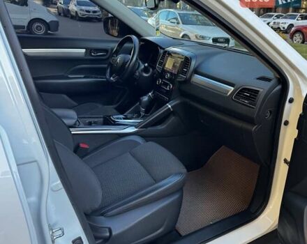 Белый Рено Колеос, объемом двигателя 2.49 л и пробегом 75 тыс. км за 21999 $, фото 71 на Automoto.ua