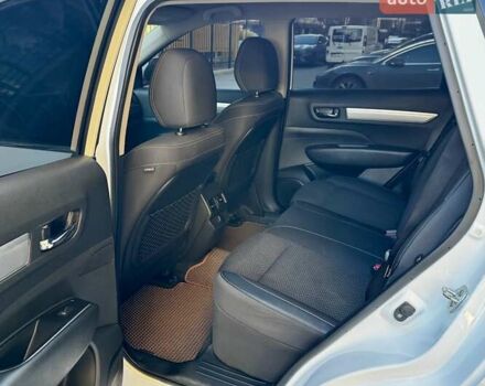 Белый Рено Колеос, объемом двигателя 2.49 л и пробегом 75 тыс. км за 21999 $, фото 66 на Automoto.ua