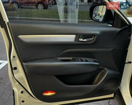 Белый Рено Колеос, объемом двигателя 2.49 л и пробегом 75 тыс. км за 21999 $, фото 78 на Automoto.ua