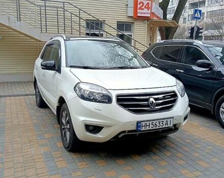 Белый Рено Колеос, объемом двигателя 2.5 л и пробегом 255 тыс. км за 10000 $, фото 1 на Automoto.ua