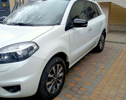 Белый Рено Колеос, объемом двигателя 2.5 л и пробегом 255 тыс. км за 10000 $, фото 1 на Automoto.ua