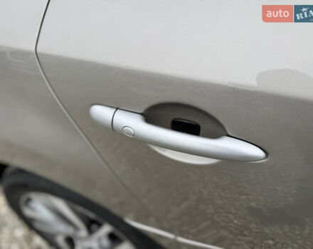 Бежевый Рено Колеос, объемом двигателя 2 л и пробегом 263 тыс. км за 13500 $, фото 44 на Automoto.ua