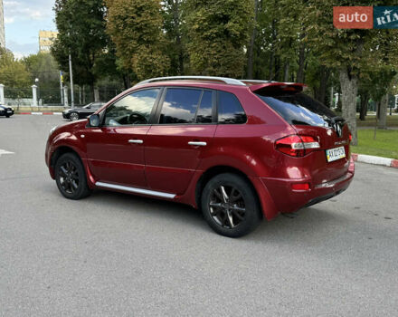 Красный Рено Колеос, объемом двигателя 2.5 л и пробегом 150 тыс. км за 8000 $, фото 2 на Automoto.ua