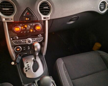 Красный Рено Колеос, объемом двигателя 2.5 л и пробегом 155 тыс. км за 10000 $, фото 1 на Automoto.ua