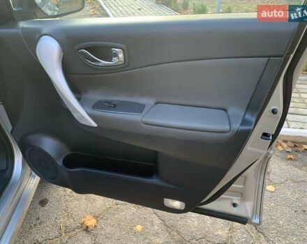 Сірий Рено Колеос, об'ємом двигуна 2 л та пробігом 224 тис. км за 7800 $, фото 17 на Automoto.ua
