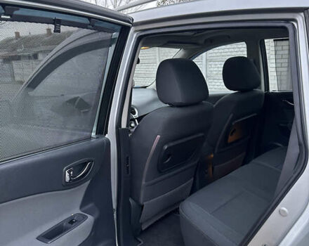 Сірий Рено Колеос, об'ємом двигуна 2 л та пробігом 230 тис. км за 7800 $, фото 13 на Automoto.ua