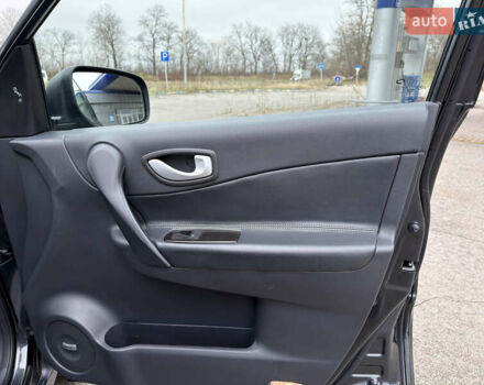 Серый Рено Колеос, объемом двигателя 2.5 л и пробегом 176 тыс. км за 14000 $, фото 36 на Automoto.ua