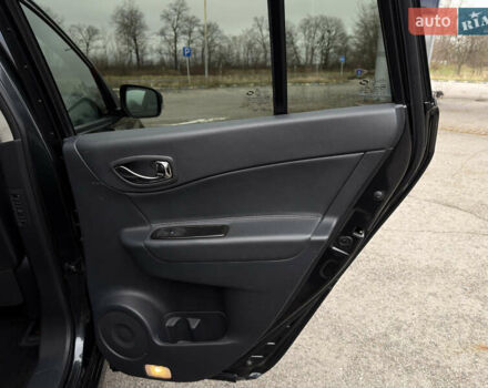 Серый Рено Колеос, объемом двигателя 2.5 л и пробегом 176 тыс. км за 14000 $, фото 44 на Automoto.ua