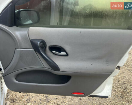 Белый Рено Лагуна, объемом двигателя 1.9 л и пробегом 270 тыс. км за 1999 $, фото 4 на Automoto.ua