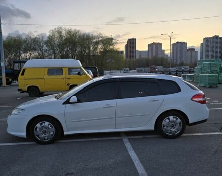 Белый Рено Лагуна, объемом двигателя 2 л и пробегом 280 тыс. км за 6900 $, фото 1 на Automoto.ua