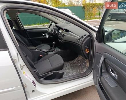 Рено Лагуна 2009 в Харькове на Automoto.ua Белый Рено Лагуна, объемом двигателя 1.46 л и пробегом 197 тыс. км за 5850 $, фото 14 на Automoto.ua