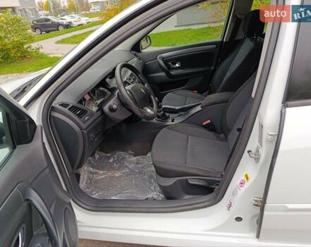 Рено Лагуна 2009 в Харькове на Automoto.ua Белый Рено Лагуна, объемом двигателя 1.46 л и пробегом 197 тыс. км за 5850 $, фото 13 на Automoto.ua