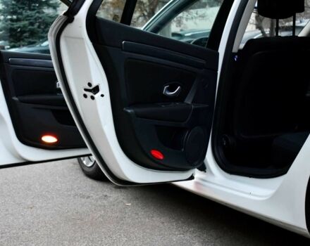 Белый Рено Лагуна, объемом двигателя 1.5 л и пробегом 183 тыс. км за 5700 $, фото 17 на Automoto.ua