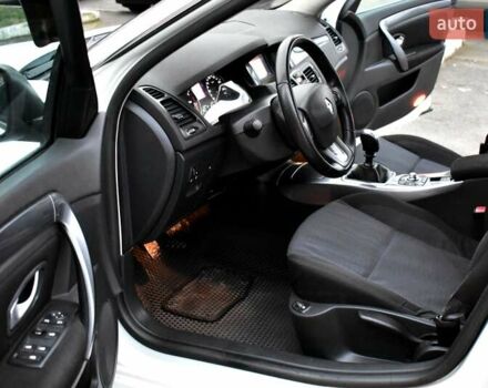 Белый Рено Лагуна, объемом двигателя 1.5 л и пробегом 183 тыс. км за 5900 $, фото 14 на Automoto.ua