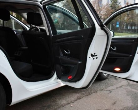 Белый Рено Лагуна, объемом двигателя 1.5 л и пробегом 183 тыс. км за 5700 $, фото 16 на Automoto.ua