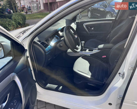 Белый Рено Лагуна, объемом двигателя 1.5 л и пробегом 201 тыс. км за 6300 $, фото 10 на Automoto.ua