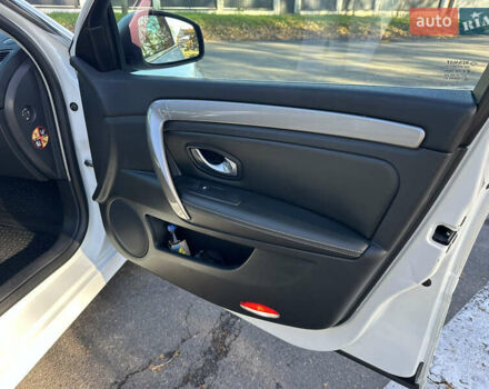 Белый Рено Лагуна, объемом двигателя 1.46 л и пробегом 290 тыс. км за 6999 $, фото 53 на Automoto.ua