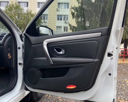 Белый Рено Лагуна, объемом двигателя 1.46 л и пробегом 323 тыс. км за 6800 $, фото 9 на Automoto.ua