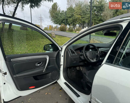 Белый Рено Лагуна, объемом двигателя 1.46 л и пробегом 251 тыс. км за 5950 $, фото 16 на Automoto.ua