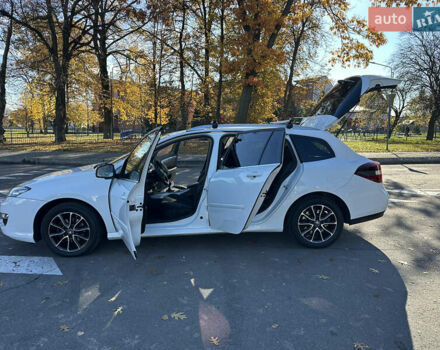 Белый Рено Лагуна, объемом двигателя 1.46 л и пробегом 290 тыс. км за 6999 $, фото 56 на Automoto.ua