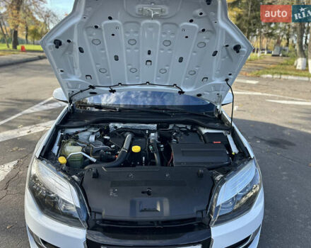 Белый Рено Лагуна, объемом двигателя 1.46 л и пробегом 290 тыс. км за 6999 $, фото 2 на Automoto.ua