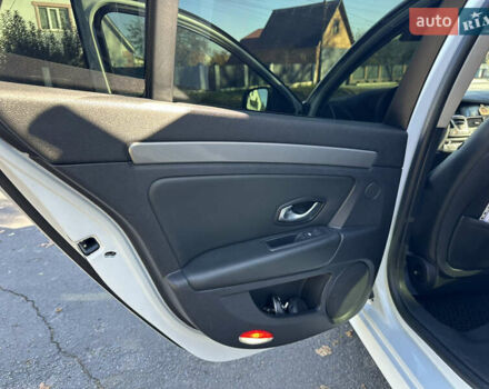 Белый Рено Лагуна, объемом двигателя 1.46 л и пробегом 290 тыс. км за 6999 $, фото 41 на Automoto.ua