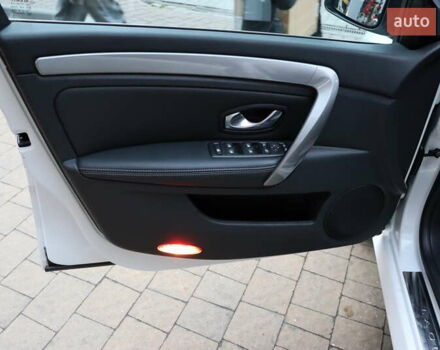 Белый Рено Лагуна, объемом двигателя 2 л и пробегом 247 тыс. км за 9900 $, фото 12 на Automoto.ua