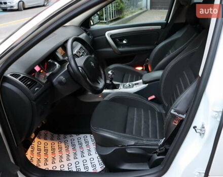 Белый Рено Лагуна, объемом двигателя 2 л и пробегом 247 тыс. км за 9900 $, фото 15 на Automoto.ua