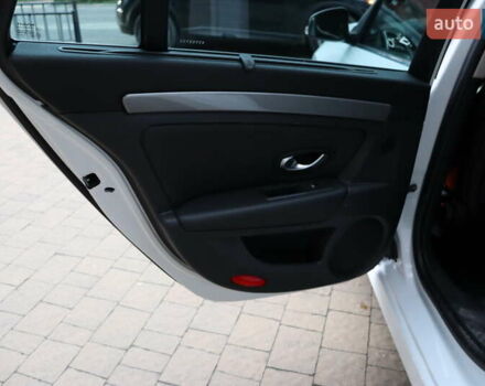 Белый Рено Лагуна, объемом двигателя 2 л и пробегом 247 тыс. км за 9900 $, фото 31 на Automoto.ua