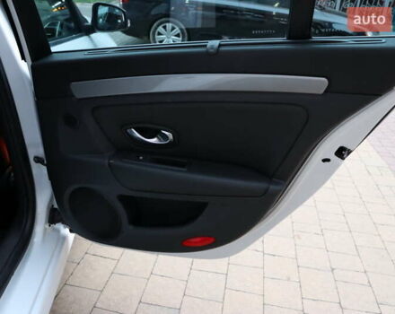 Белый Рено Лагуна, объемом двигателя 2 л и пробегом 247 тыс. км за 9900 $, фото 41 на Automoto.ua