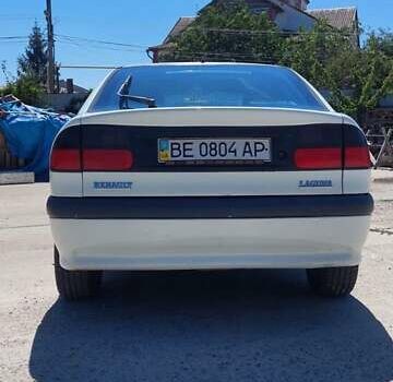 Белый Рено Лагуна, объемом двигателя 2 л и пробегом 420 тыс. км за 1700 $, фото 3 на Automoto.ua