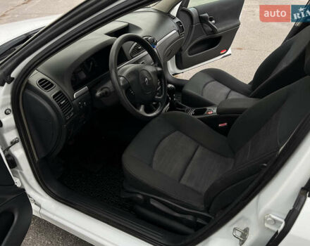 Белый Рено Лагуна, объемом двигателя 1.9 л и пробегом 231 тыс. км за 4200 $, фото 8 на Automoto.ua