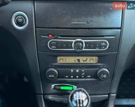 Белый Рено Лагуна, объемом двигателя 1.9 л и пробегом 231 тыс. км за 4990 $, фото 6 на Automoto.ua