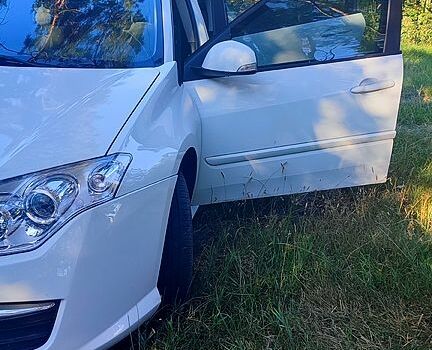Білий Рено Лагуна, об'ємом двигуна 1.5 л та пробігом 348 тис. км за 7200 $, фото 12 на Automoto.ua
