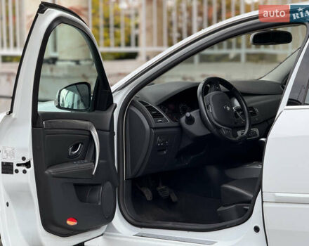 Белый Рено Лагуна, объемом двигателя 2 л и пробегом 246 тыс. км за 7999 $, фото 24 на Automoto.ua