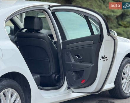 Белый Рено Лагуна, объемом двигателя 2 л и пробегом 246 тыс. км за 7999 $, фото 10 на Automoto.ua