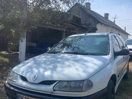 Білий Рено Лагуна, об'ємом двигуна 2 л та пробігом 150 тис. км за 2300 $, фото 1 на Automoto.ua