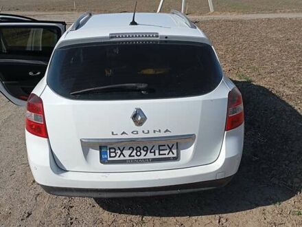 Рено Лагуна 2010 в Хмельницком на Automoto.ua Белый Рено Лагуна, объемом двигателя 1.46 л и пробегом 236 тыс. км за 7100 $, фото 1 на Automoto.ua