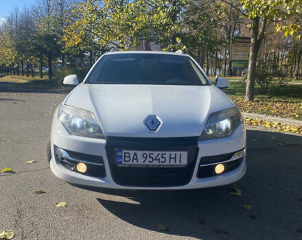 Рено Лагуна 2011 в Умани на Automoto.ua Белый Рено Лагуна, объемом двигателя 1.46 л и пробегом 344 тыс. км за 7300 $, фото 1 на Automoto.ua